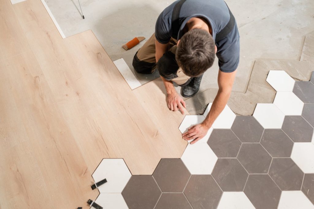 Avant de vous lancer dans l’achat de votre futur parquet stratifié, il est indispensable de commencer par vous poser les bonnes questions.
