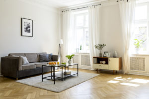 Rénover un parquet permet de lui redonner ses lettres de noblesse.