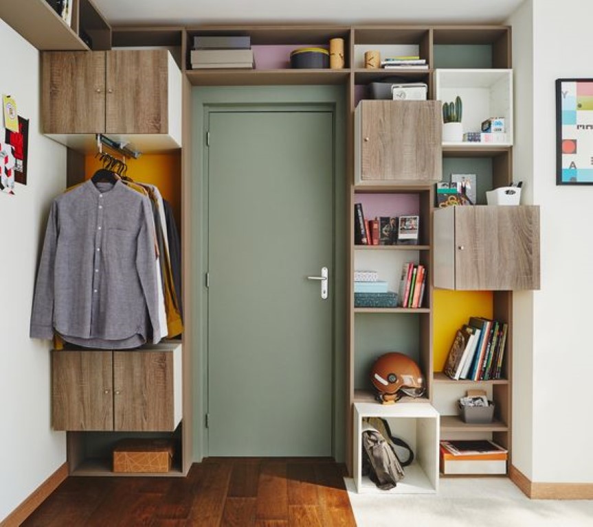 Aménager un dressing autour d'une porte d'entrée, c'est possible !