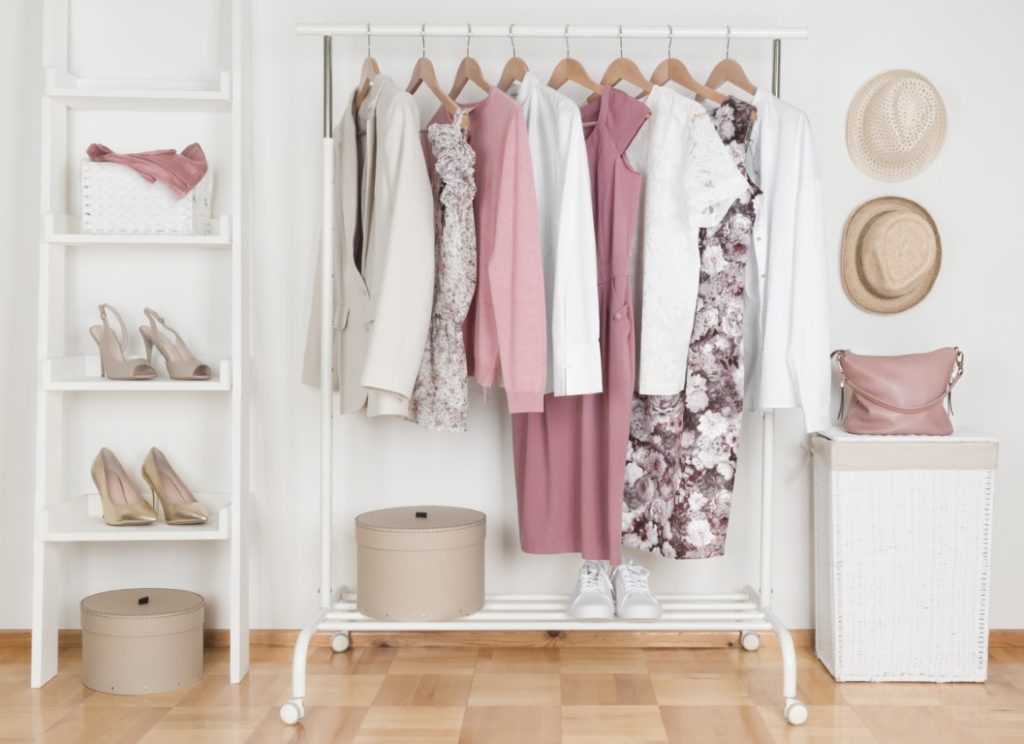 Le dressing ouvert minimaliste : le top du dressing design