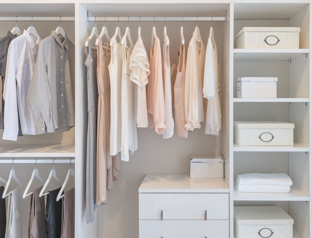 Le dressing ouvert avec penderie : chic et design