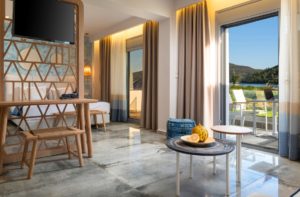 Le claustra intérieur apporte chaleur et confort.