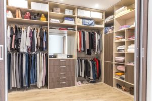 Le dressing d'angle sur mesure permet d'optimiser l'espace.
