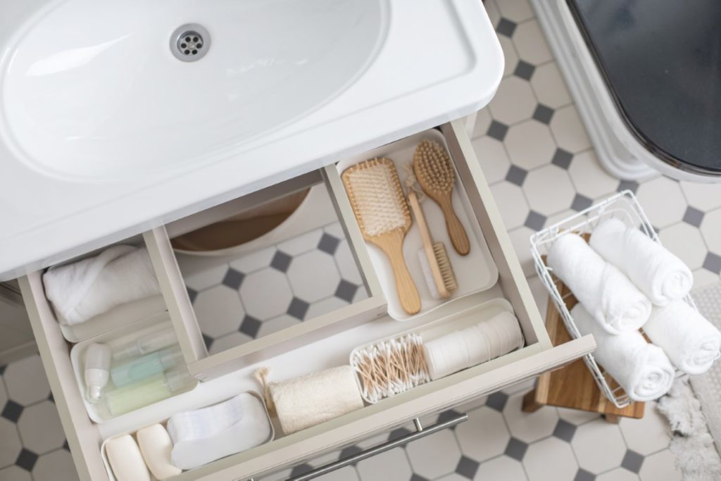 top 6 des astuces de rangements pour la salle de bain.