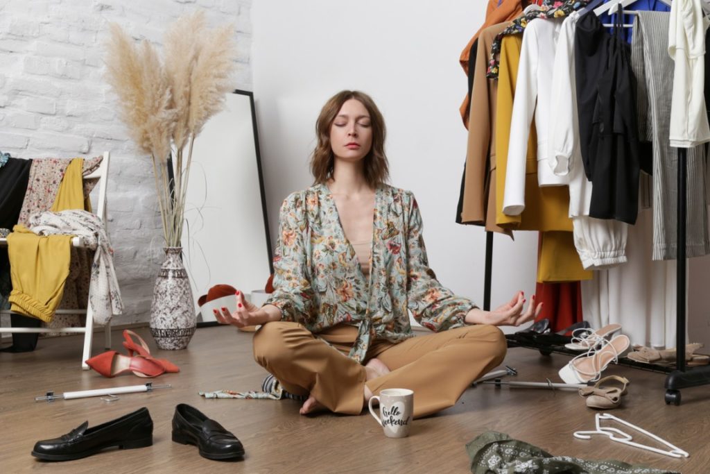 L'aménagement d'un dressing est important dans un petit espace.