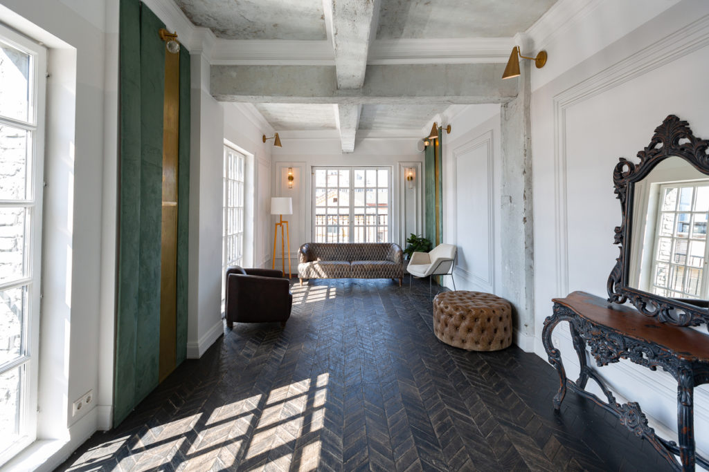 Comme rénover un parquet ancien en point de Hongrie ?